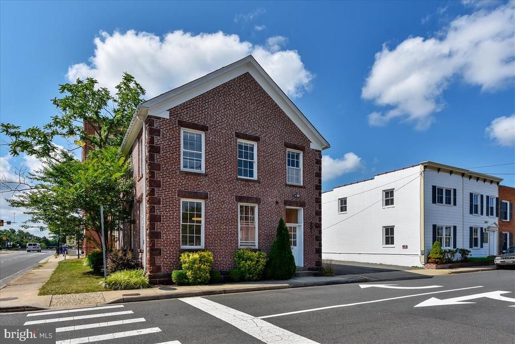9251 Lee Ave, Manassas, VA 20110